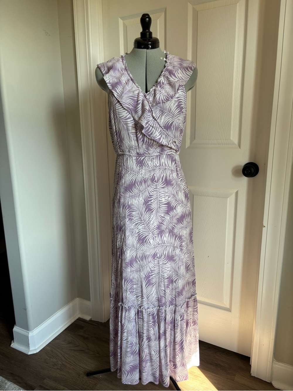 Skies Are Blue Lavender Palm-Print Sleeveless Maxi Dress 0224